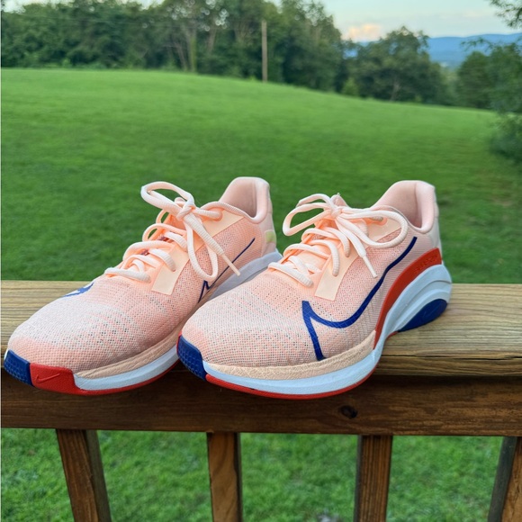 Women's Nike Training Shoes - Size 10 - Picture 1 of 4